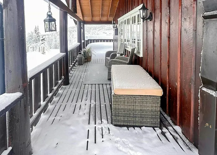 Near Gronnsenknipa With Skiing And Hiking