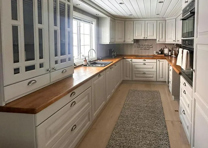 Near Gronnsenknipa With Skiing And Hiking Ron